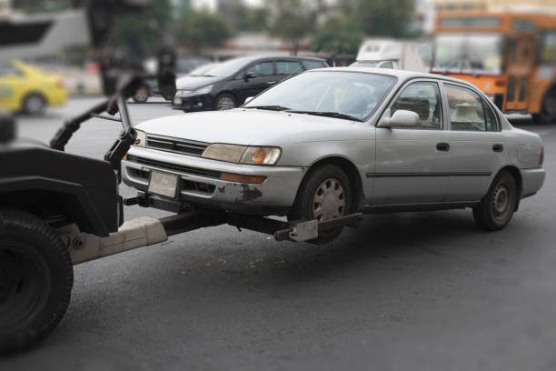 Tow truck picking up a junk car in Orlando Florida